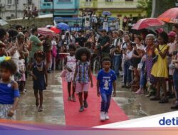 Lenggak-lenggok Peragaan Busana dan Rambut Kribo Afro Hingga Kuba