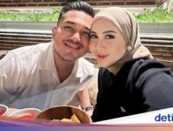 Pose Cantik Kesha Ratuliu Di Makan Hingga Pasar Modern hingga Restoran