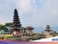 Pura Air Terbesar Bali Ke Di Danau Suci Baratan