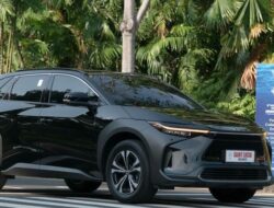 Kendaraan Pribadi Bertenaga Listrik CBU Bebas PPnBM, Toyota-Honda Minta Insentif Hybrid