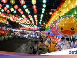 Meriah Dekorasi Lampion Imlek Ke Solo