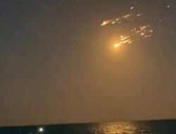 Meluncur Tak Terkendali, Roket SpaceX Meledak Hingga Luar Angkasa