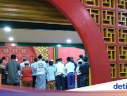 Menilik Khidmatnya Salat Tarawih Ke Masjid Berarsitektur Tionghoa Ke Bandung