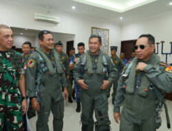 Panglima TNI dan KSAD Dianugerahi Wing Kehormatan Penerbang Kelas 1 TNI AU