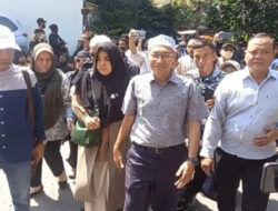 TPUA Geruduk Rumah Jokowi Ke Solo, Minta Klarifikasi Ijazah Asli UGM