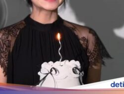 Pose Cantik Ayu Puspa Di Kulineran Ke Korea Selatan hingga Thailand