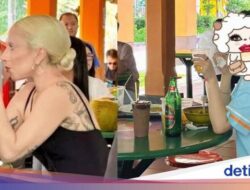 Sofa Bekas Lady Gaga Makan Ke Maxwell Food Centre Karena Itu Spot Foto