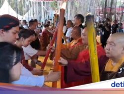 Api Dharma Didalam Mrapen Disemayamkan Ke Candi Mendut