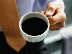 3 Tips Minum Minuman Hitam yang Aman Sebagai Penderita Gerd