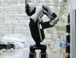 Mesin Otomatis Humanoid China Ini Bisa Bekerja 24 Jam Non-Stop, Ganti Baterai Sendiri Di 3 Menit