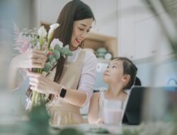Pakar Parenting Sebut Peran Tante Krusial Untuk Pengasuhan Anak Perempuan