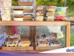 Ada Brownies dan Cheesecake Rp 10 Ribuan Di Pinggir Rel Kereta Bintaro