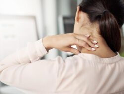 Viral Bikin Ngilu! Perempuan Ini Curhat ‘Patah Leher’ Di Nguap Terlalu Lebar