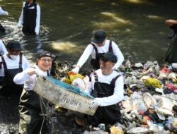 Telkom Gandeng Pandawara Di Aksi Massa River Clean Up Di Sungai Cioray Bandung
