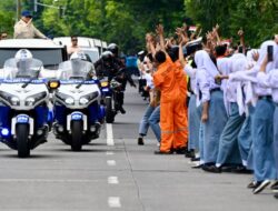 Siswa Tidak Perlu Berdiri Berjam-jam Di Pinggir Jalan Menyambut Pejabat