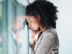 Studi Harvard Pada 85 Tahun ‘Spill’ Pekerjaan Paling Tidak Membahagiakan