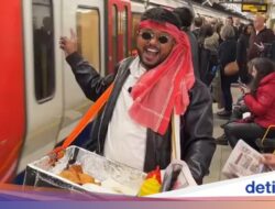 Viral! Pria India ‘Jualan’ Samosa Di Kereta London, Bikin Netizen Berdebat