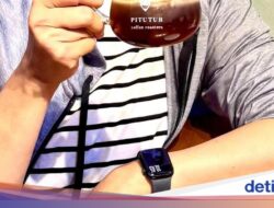 Sri Mulyani Mampir Ke Pitutur Minuman Jogja, Puji Racikan Kopinya