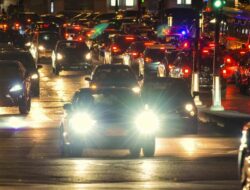 Awas Microsleep! 4 Kesalahan Individu Makan-Minum Ini Bikin Mudah Mengantuk Pada Berkendara