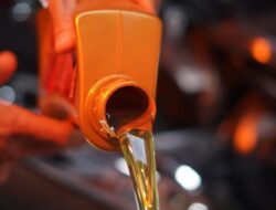 Acuan Kapan Ganti Oli Kendaraan Pribadi, Bukan Cuma Waktu dan Kilometer