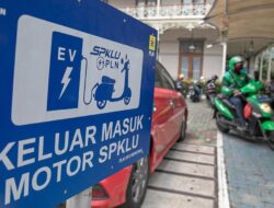 FOTO: Kendaraan Bermotor Roda Dua Listrik Makin Relevan Di Gonjang-ganjing Harga Bahanbakar Minyak