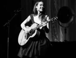 Pertunjukan Musik Laufey Hingga Jakarta Janjikan Malam Intim Penuh Emosi