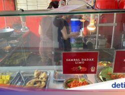 Unik! Ayam Goreng dan Bakar Kremes Berkuah Pindang Asam Segar