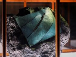 Kantong Tangan Bersama Kulit Dinosaurus Memicu Perdebatan Ilmiah, Ini Alasannya