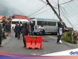 Duh! Hiace Angkut Turis Singapura Tabrak 4 Kendaraan Pribadi Ke Bromo, Ini Kronologinya