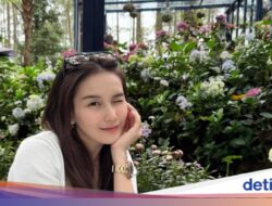 Senyum Manis Ayu Ting Ting Pada Liburan Ke Orchid Forest Cikole