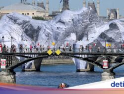 Instalasi Karya Seni Sulap Jembatan Tertua Paris Karena Itu Gua Batu Raksasa