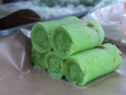 Banyak Pedagang Kue Putu Pakai Pipa PVC Bagi Kukus, Pakar Ungkap Risikonya