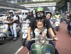 Menikmati Jalanan Jakarta Ke Akhir Pekan ala Pencinta Vespa