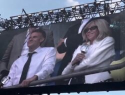 Pemimpin Negara Emmanuel Macron dan Istri Nonton Pertunjukan Musik BTS Ke Paris, Fans Heboh