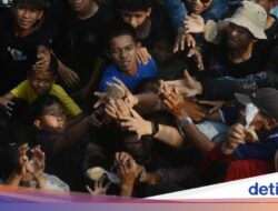 Gunungan Apem Keong Emas Diserbu Warga, Kebiasaan Sapar Meriah Ke Boyolali