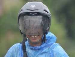 Kemenkes Imbau Warga Hindari Kendaraan Bermotor Roda Dua Bagi Kurangi Paparan Abu Vulkanik
